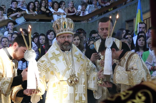 Abp Światosław Szewczuk, zwierzchnik ukraińskich grekokatolików, odprawił dziś w nowohuckiej Arce Pana Mszę św. dla pielgrzymów ŚDM. Ukraińskie „Hospody pomyłuj”