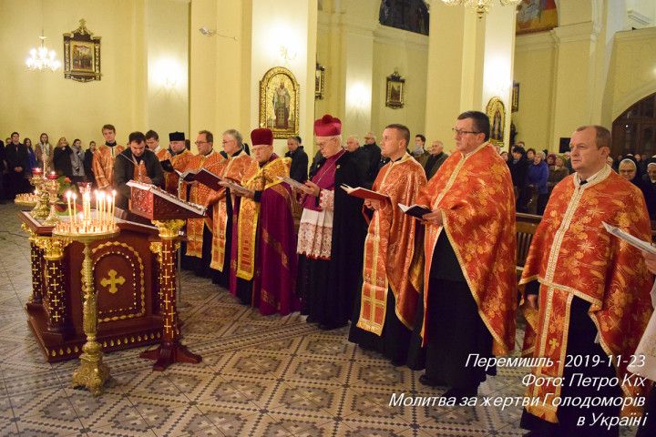 У Перемишлі, 23 листопада, відбулися молитви за жертви голодоморів в Україні