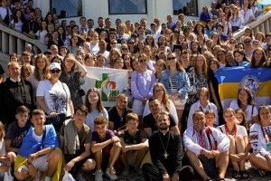 Дорогою до Лісабона українська молодь молилася до Фатімської Богородиці за мир в Україні